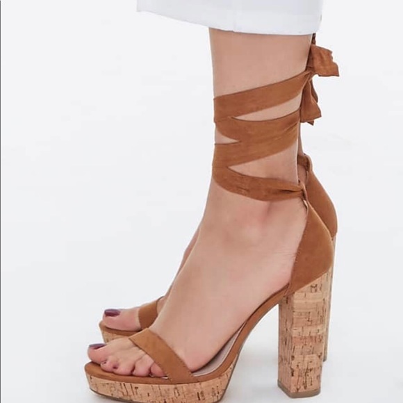 A pair of platform block heels! - Picture 3 of 4